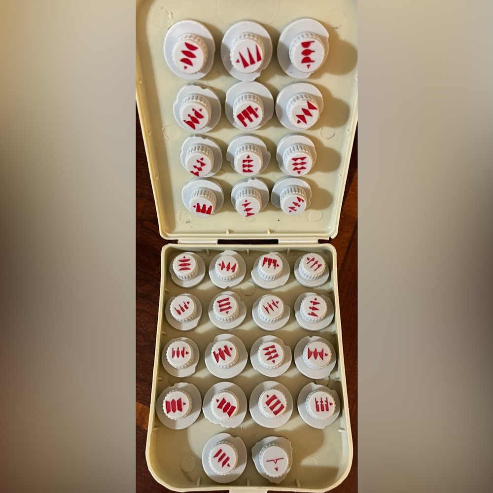 COPY - Vintage 2402 Sewing Machine Cams Dressmaker - 1980's - Beige Case Includ…